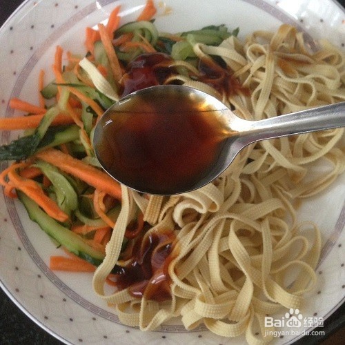 夏季蔬菜凉拌面怎么做？