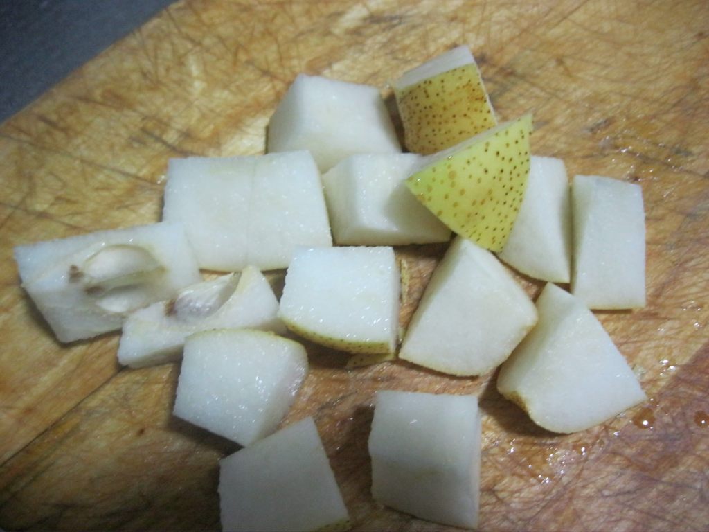 教你快速学会制作银耳雪梨汤