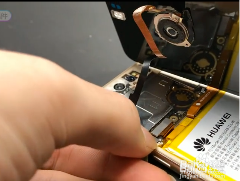 华为荣耀8青春版电池怎么换