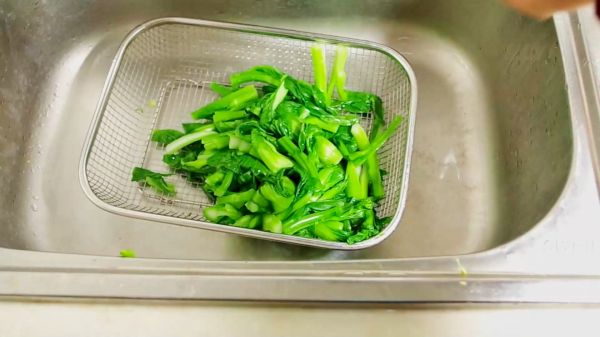 炒菜心翠绿又好吃