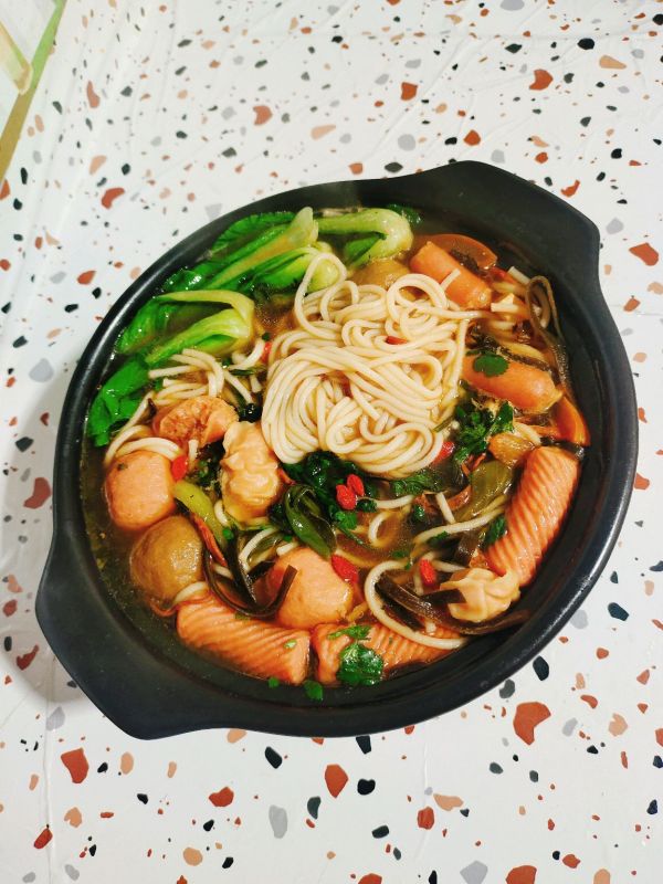 番茄味砂锅米线