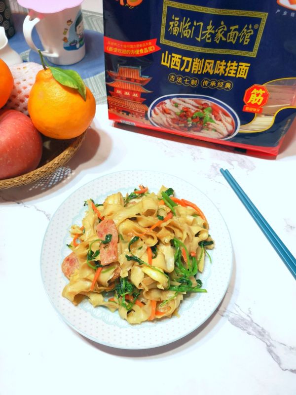 草头火腿炒刀削面