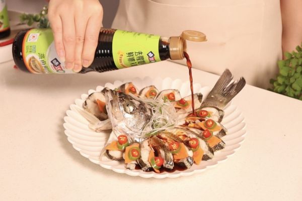 孔雀开屏清蒸鲈鱼