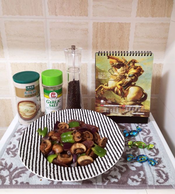 腊肠炒蘑菇青椒