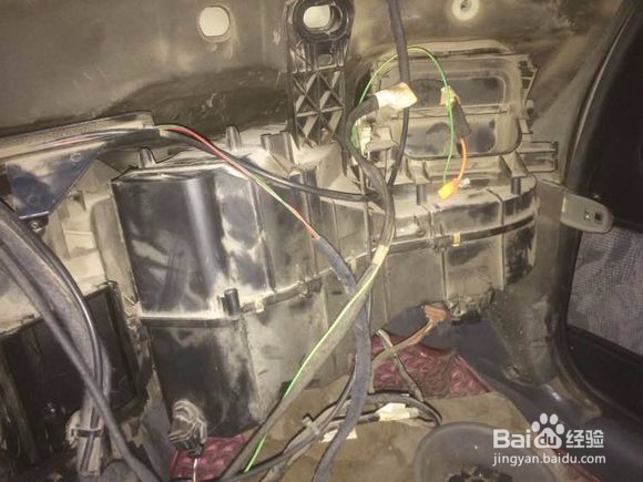 五菱之光暖风水箱如何进行拆卸？