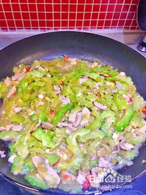 养生食补家常菜苦瓜炒肉的做法