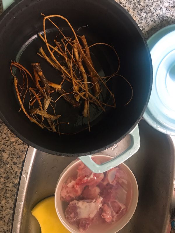 五指毛桃筒骨汤