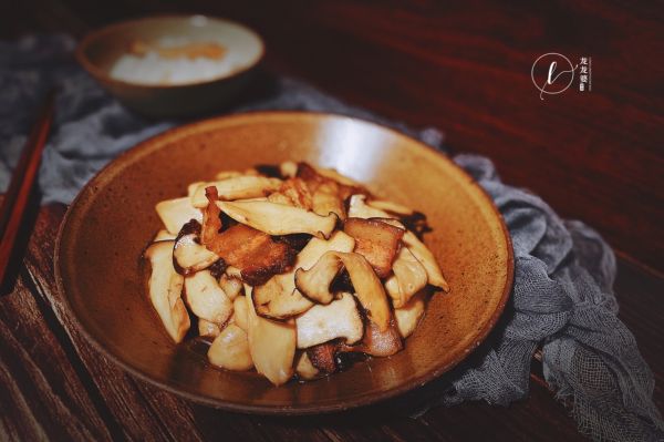 杏鲍菇炒五花肉