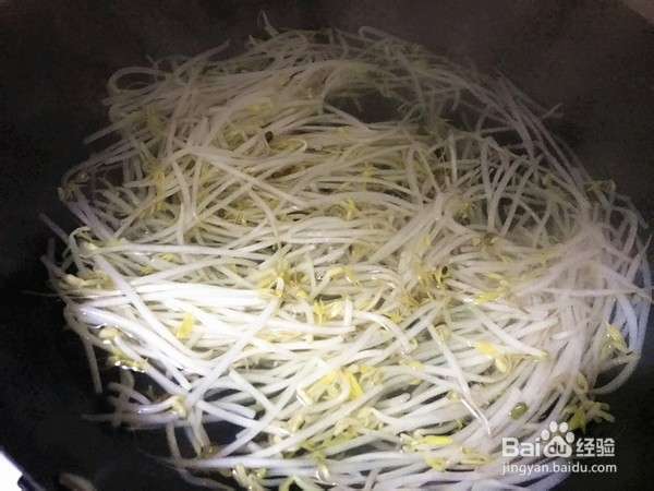 家常蒜香豆芽肥牛锅的做法