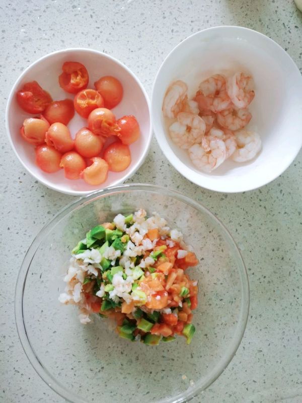 薯片鲜虾水果沙拉