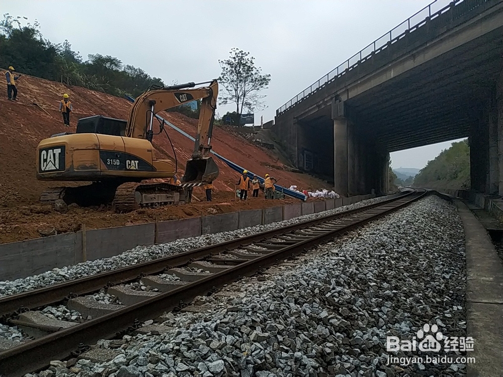 使用挖掘机施工应该注意的事项有哪些？