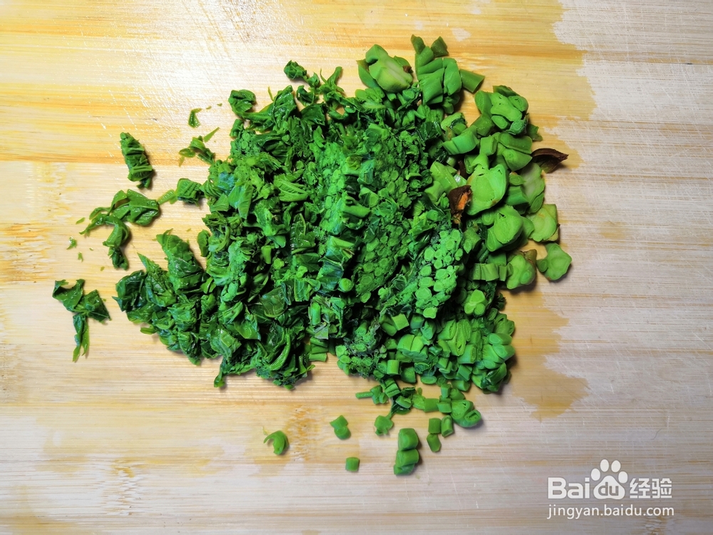 细腻美味的香椿芽炒鸡蛋