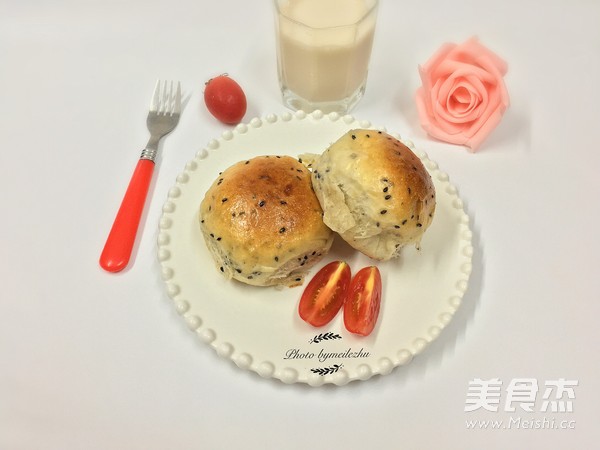 椰香黑芝麻面包