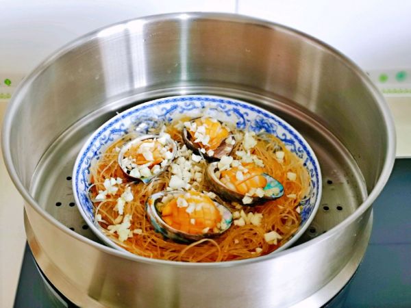 蒜蓉粉丝蒸鲍鱼