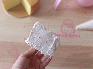 草莓冰奶酪戚风蛋糕怎么做
