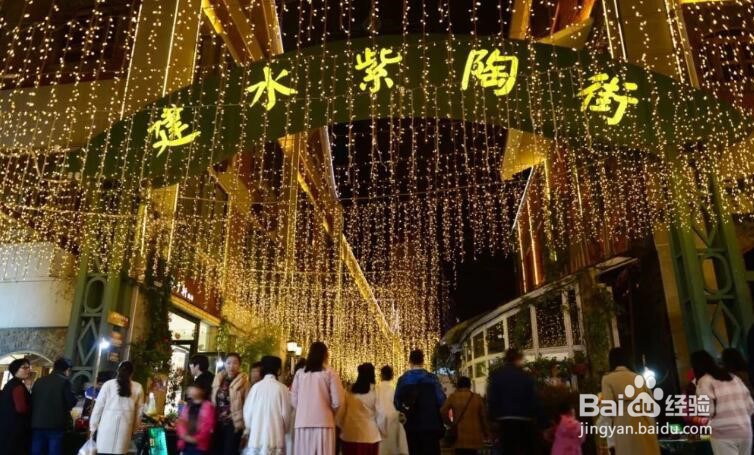 和朋友一起去红河一个去哪里玩