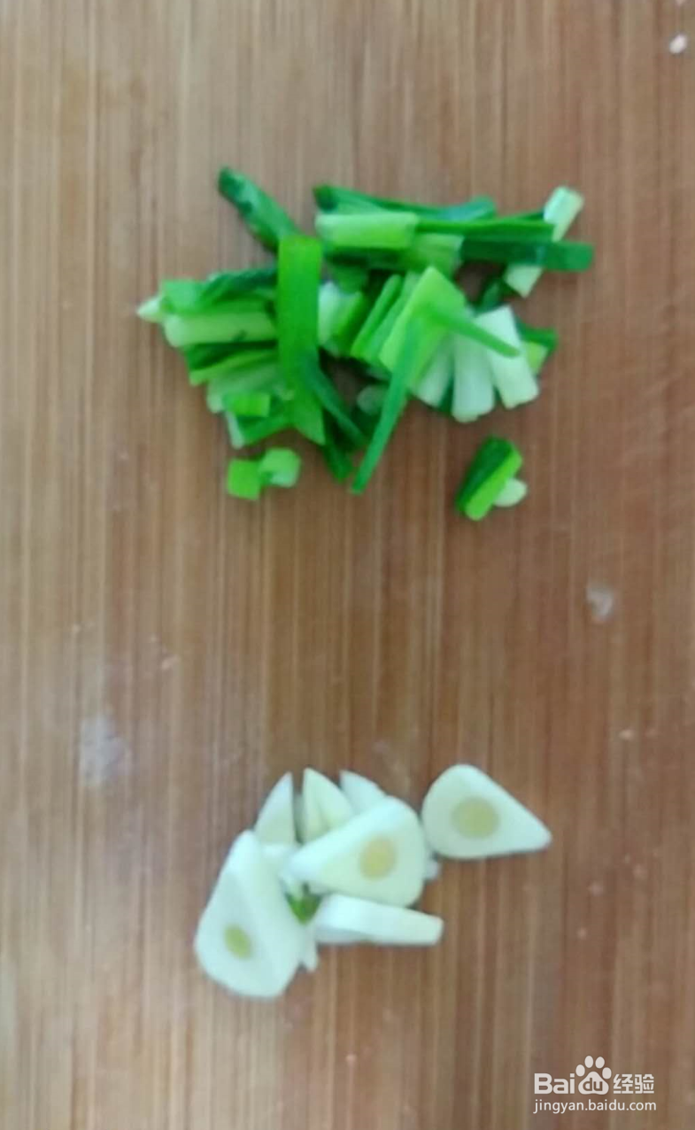 如何做西葫芦炒鸡蛋。