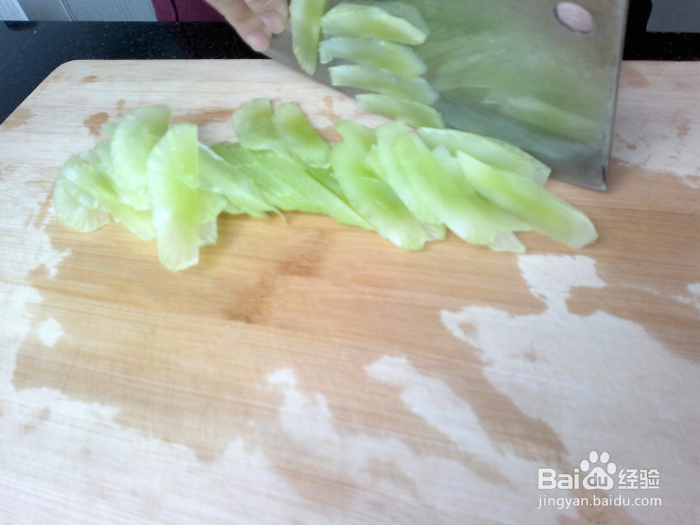 开春应季小菜清拌莴笋片的做法