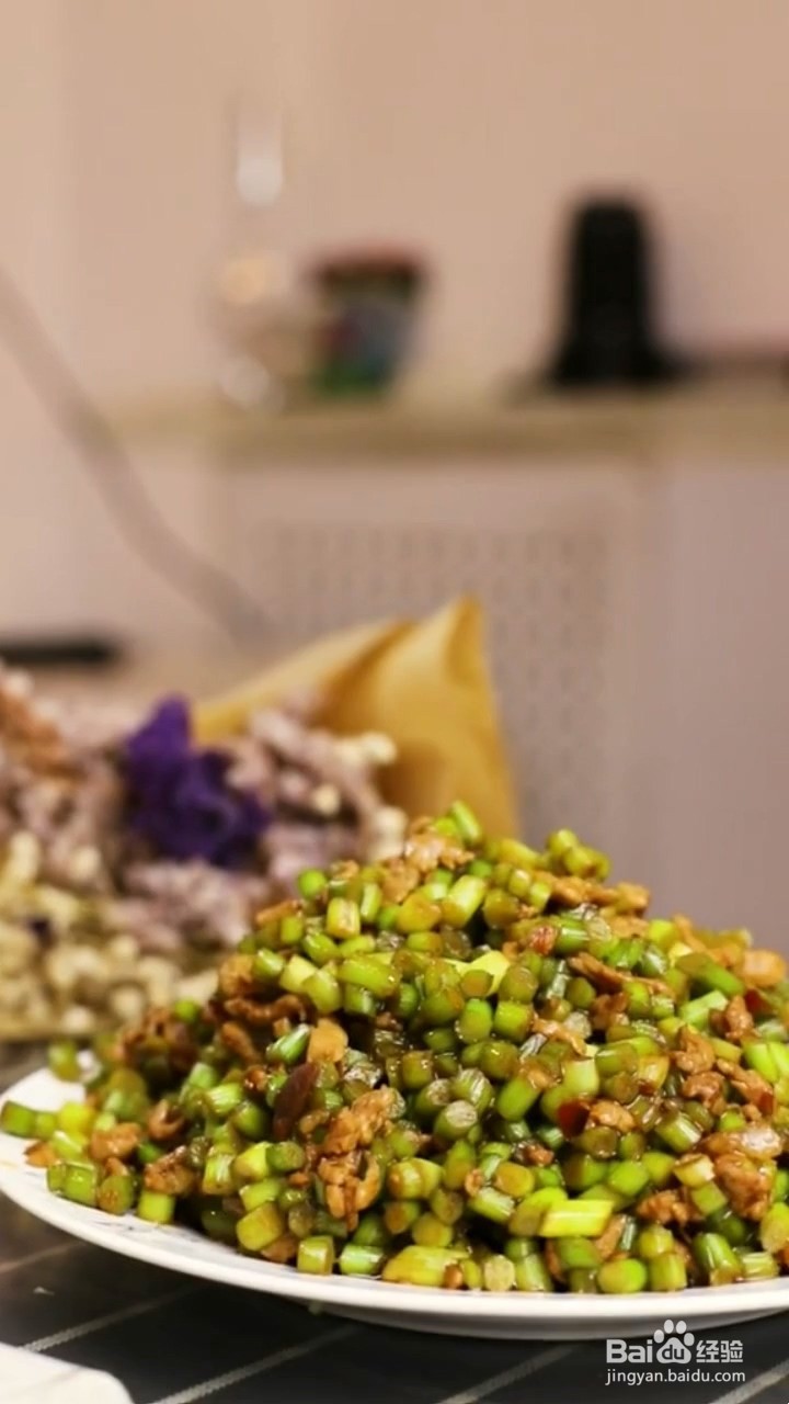 如何制作东北蒜苔炒肉末