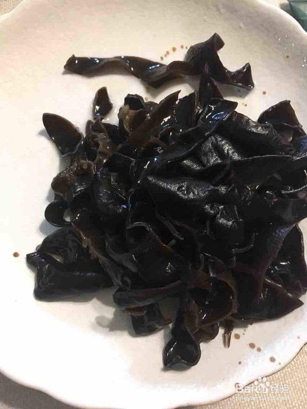 美味木耳拌紫甘蓝的做法
