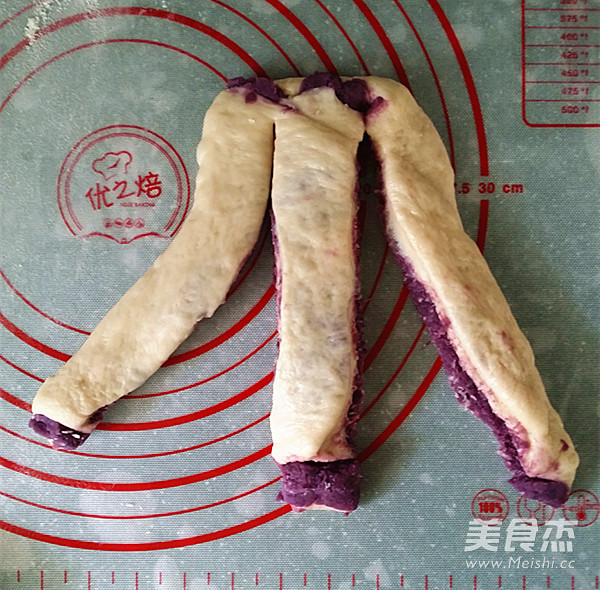 紫薯椰蓉辫子面包