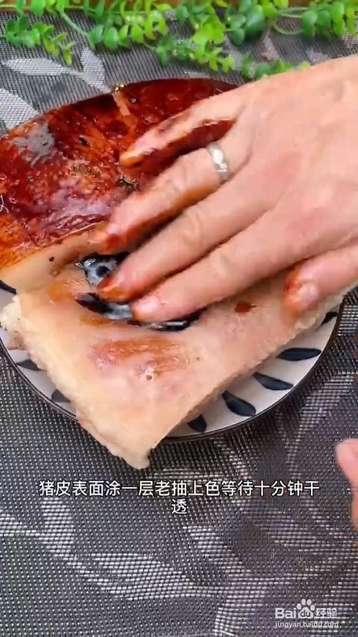 如何制作梅菜扣肉？