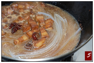 【猪肉炖粉条】菜里的粉条很给力！附炖肉容易烂的小窍门