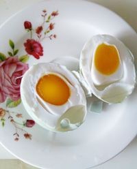 自腌制咸鸭蛋的做法