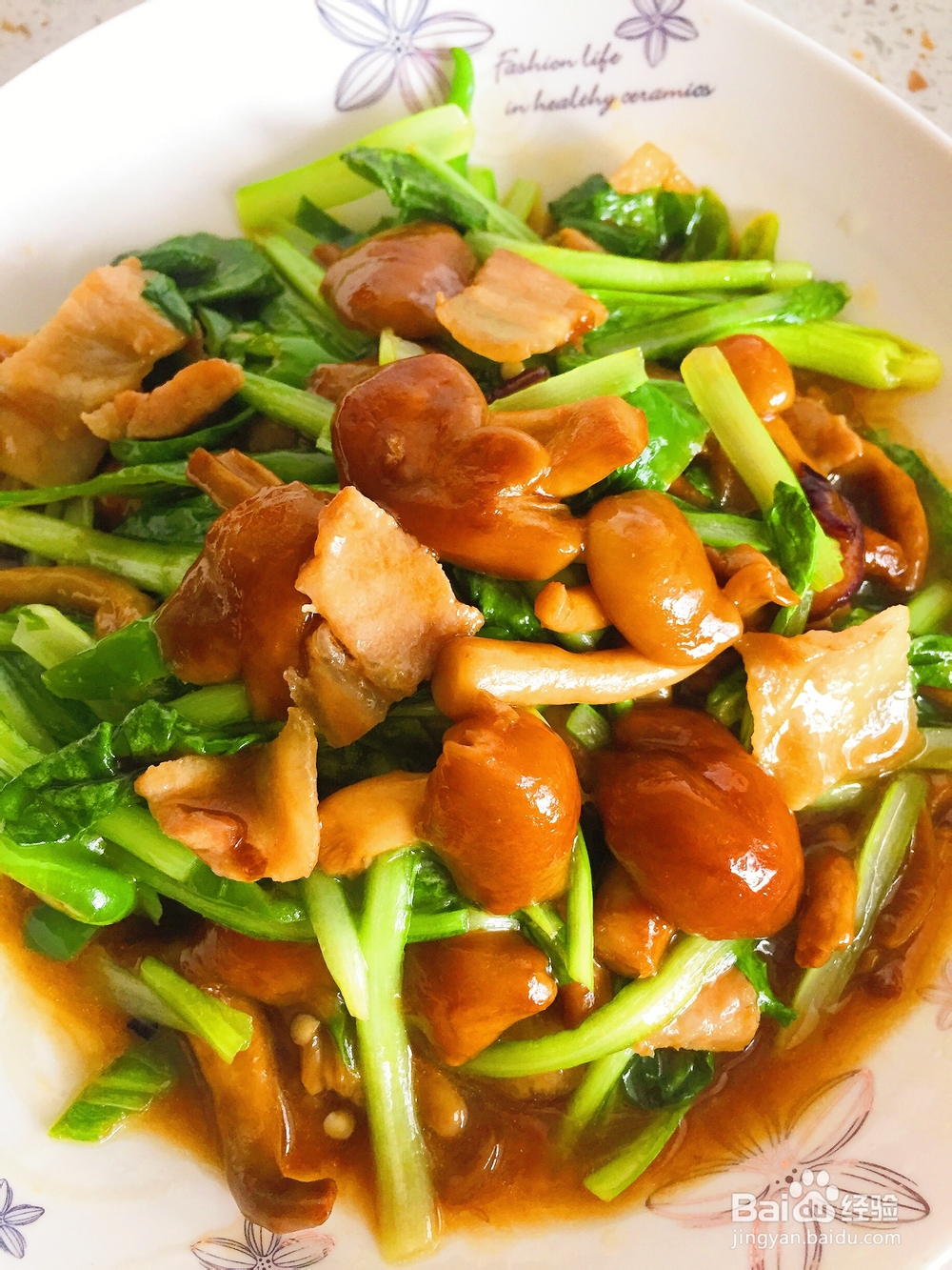 家常做法的肉炒小白菜滑子蘑