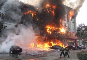 怎样使用防毒面具抢救家用电器起火