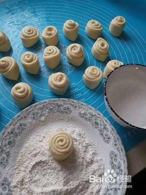 脆底蜂蜜小面包《好吃的》