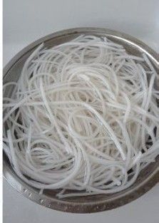 红遍大江南北的一碗小吃---鸡丝砂锅土豆粉