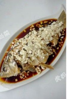 蒜爆鱼--3步搞定风靡徐州多年的蒜爆鱼