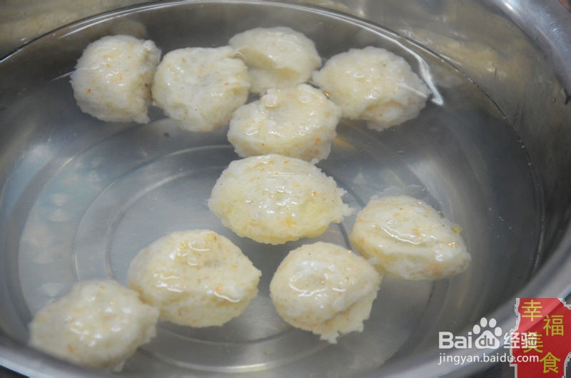 幸福美食:教您怎样去做灌汤虾丸。