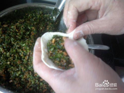 茴香豆干香菇馅包子的做法