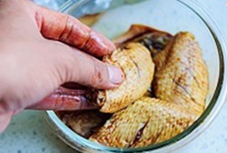 鸡翅爱大米教您制作茴香鸡翅