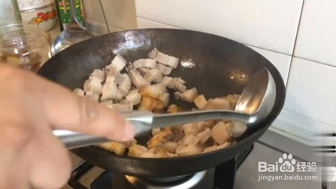 如何制作好吃的鹌鹑蛋红烧肉