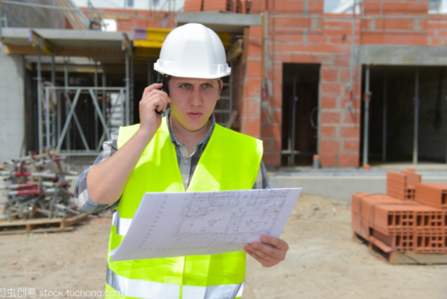 建筑工程项目经理需要常驻工地吗