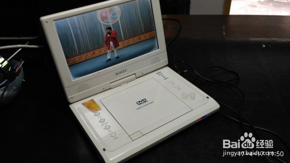 移动DVD机充不进电不开机音量失控故障维修经验