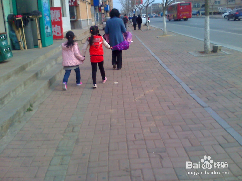 怎样告诉孩子安全出行[实际见闻16]