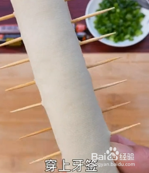 如何自制烧烤豆皮火腿卷