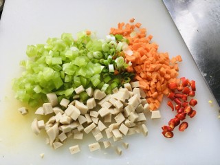 如何在家就能做一份什锦酱油炒饭呢？