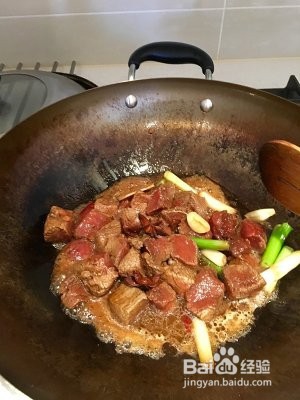 红烧牛肉土豆的做法