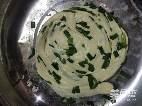 手撕韭菜饼的做法