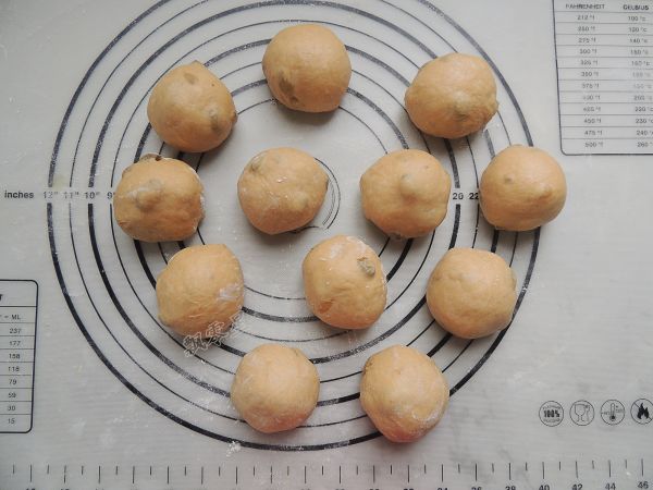 红糖葡萄干早餐卷