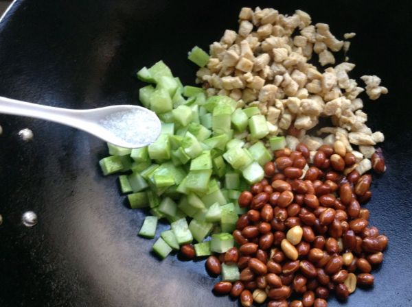 酱香味宫保鸡丁