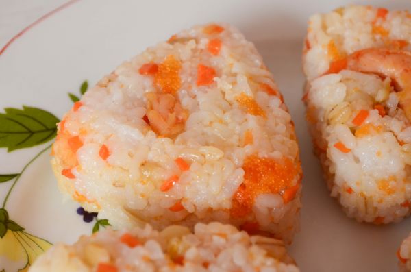 北极虾麦仁饭团