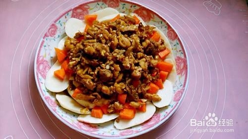 美味鸡肉蒸芋头