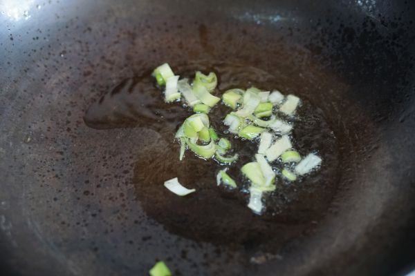 西红柿金针菇牛肉汤
