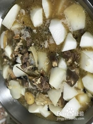 如何做出好吃的羊腩煲